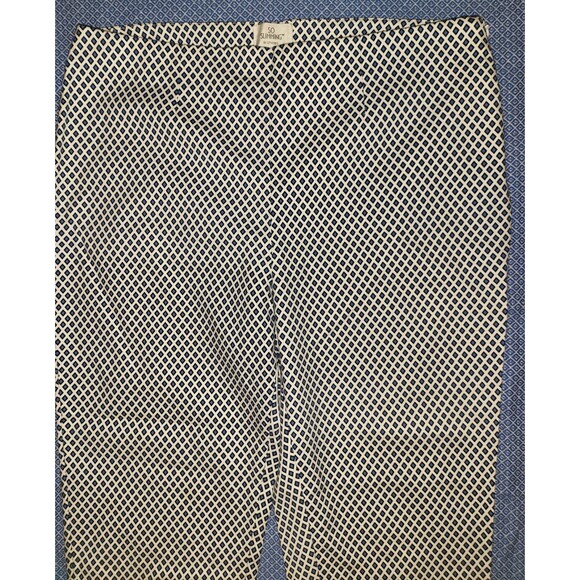 Chico's So Slimming Cropped Pants White With Blue Diamond Pattern Size 10  (1.5) - Picture 3 of 9